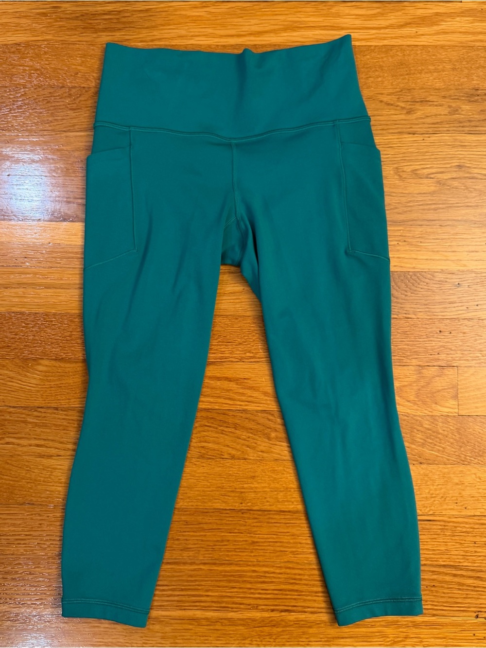 Athleta Salutation Stash High Rise 7/8 Legging in Green Aqua - Size Small (S/P)
